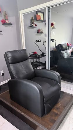 Lash recliner with base