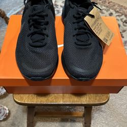 nike Running shoes size 8 Men and 9.5 Women NEW