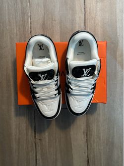 black lv trainer