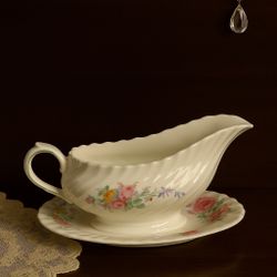 Royal Doulton England 1938 To 1959 Arcadia Bone China Gravy Boat Underplate