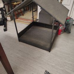 Out Door Wicker Paw Hut