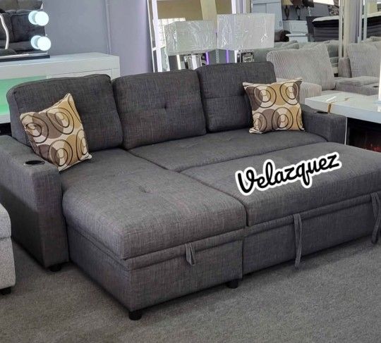 ✅️✅️Convertible Sectional
Reversible Convertible Sectional W/Cup Holders & Storage✅️✅️