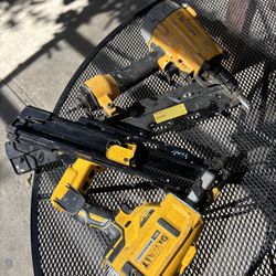 Postolas  2 Pistols Dewalt