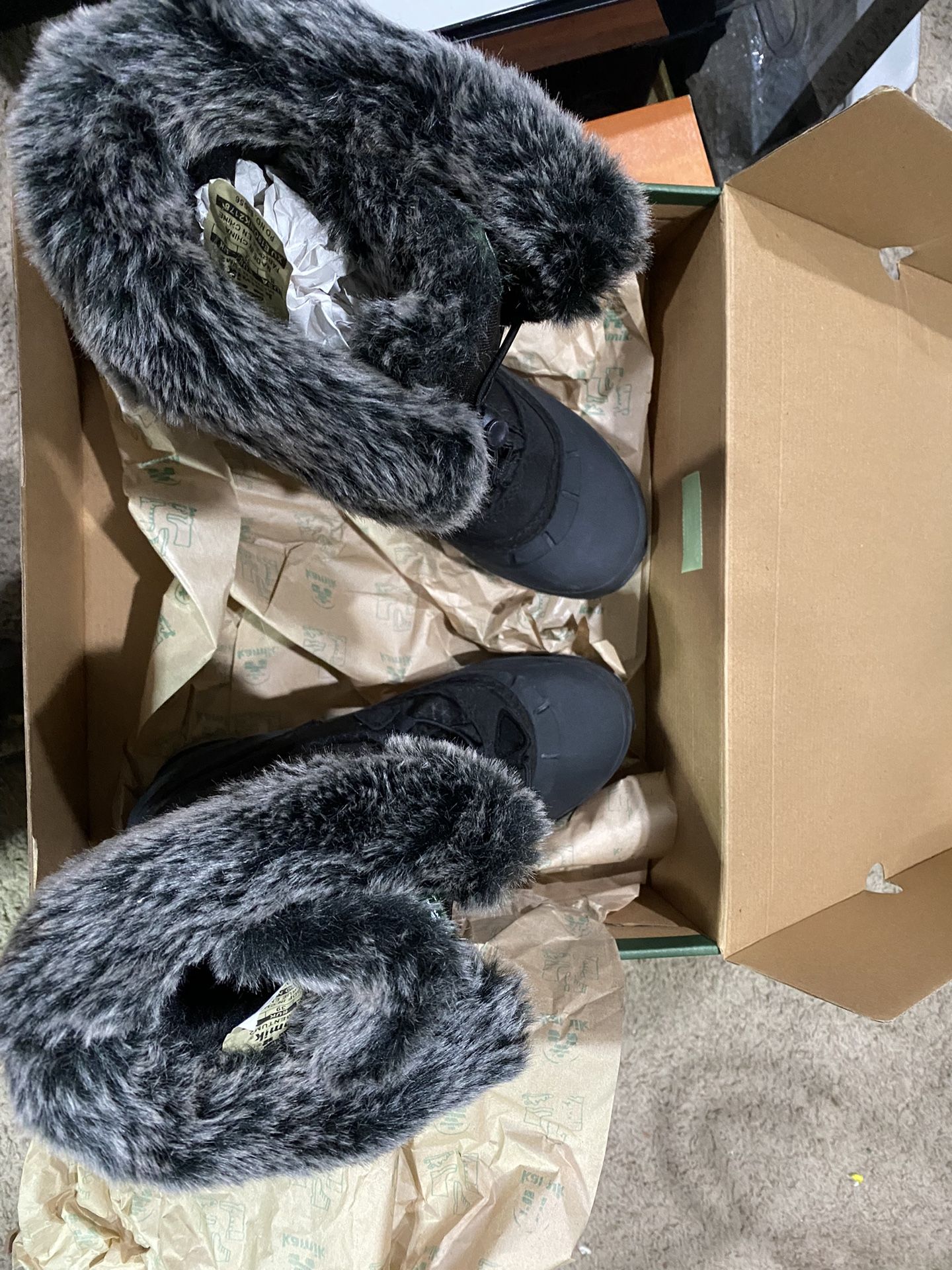 Like New Woman’s Snow Boots Size 8