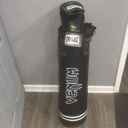 Venum 70 Pound Boxing Bag With Black Everlast 16 Oz Boxing Gloves