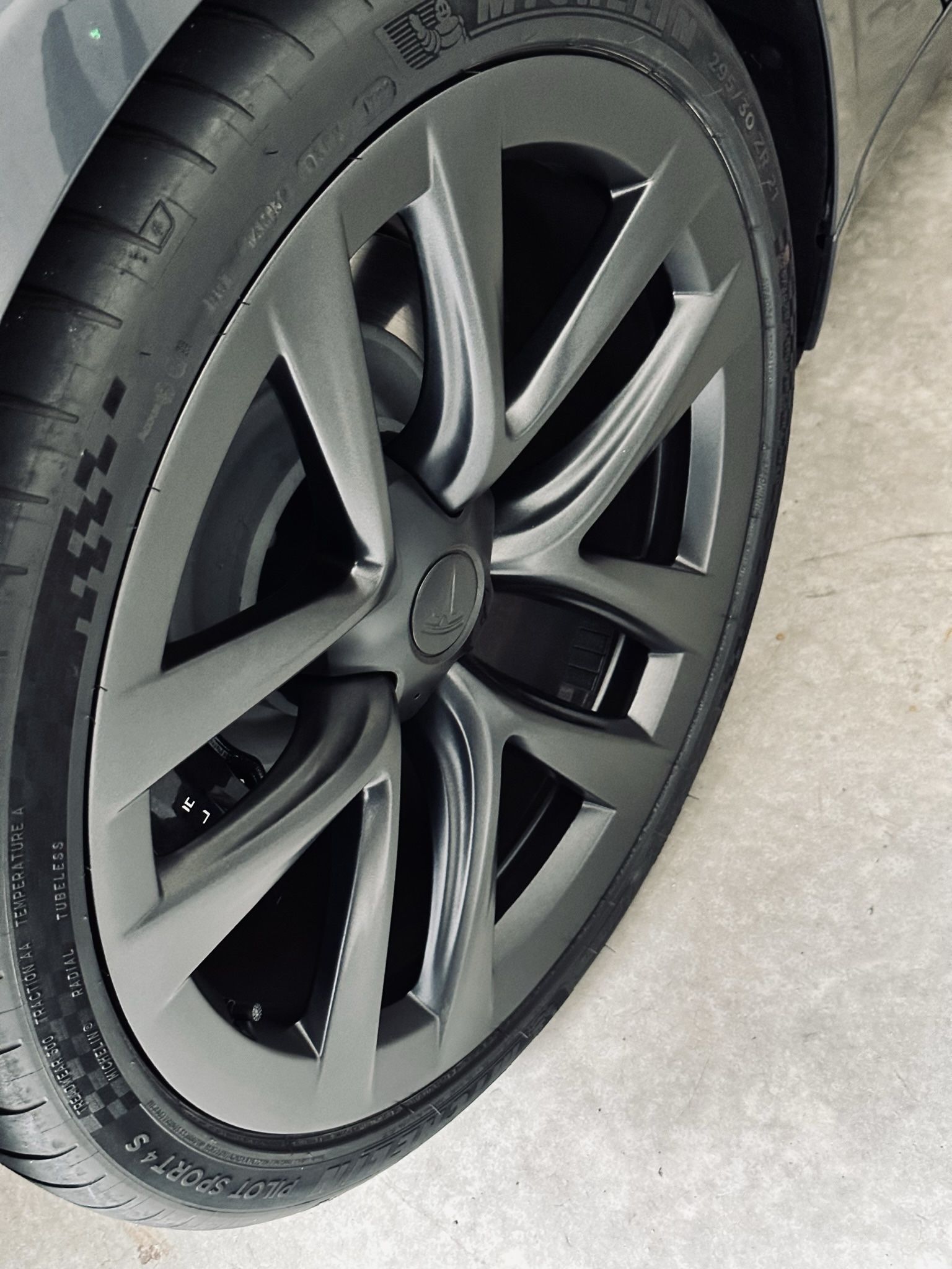 Tesla Model S  Arachnid  21” Wheels