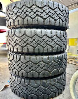275/65/18 Goodyear 📍📍 Vendo un set de llantas con 80% de vida las 4 📍🌟
