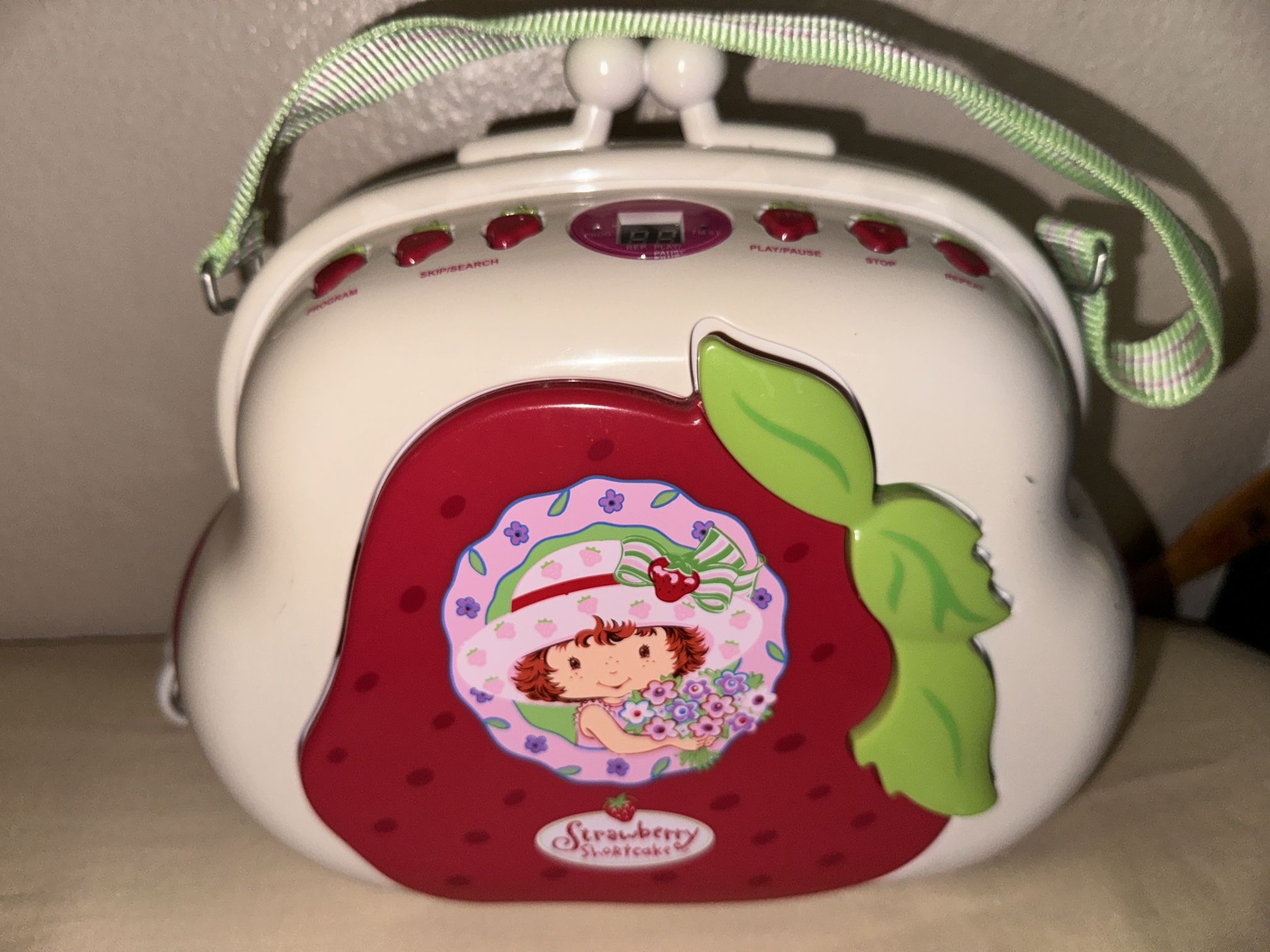 Vintage 2004 Y2K Strawberry Shortcake CD Player AM-FM Radio Boombox
