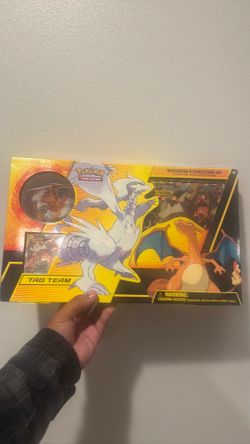 Reshiram & Charizard Figure collection box