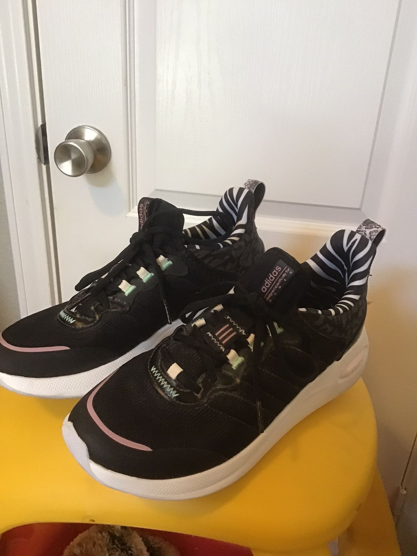 Womens Adidas Brand Shoes Sz 8, Like New Shape 