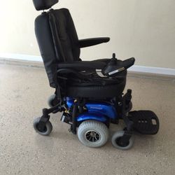 SHOPRIDER Mid-wheel Powerchair