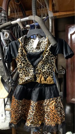 Kitty cat costume girl