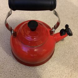 Le Creuset 1.7qt Kettle & divvi! 6-Cup Mug Tree Bundle - Flame Color