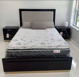 Cama Queen y Dos Mesitas De Noche. Ask For Price
