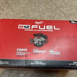 Milwaukee M12 FUEL 12V Lithium-Ion Brushless 5-3/8 in. Cordless Circular Saw (Tool-Only)