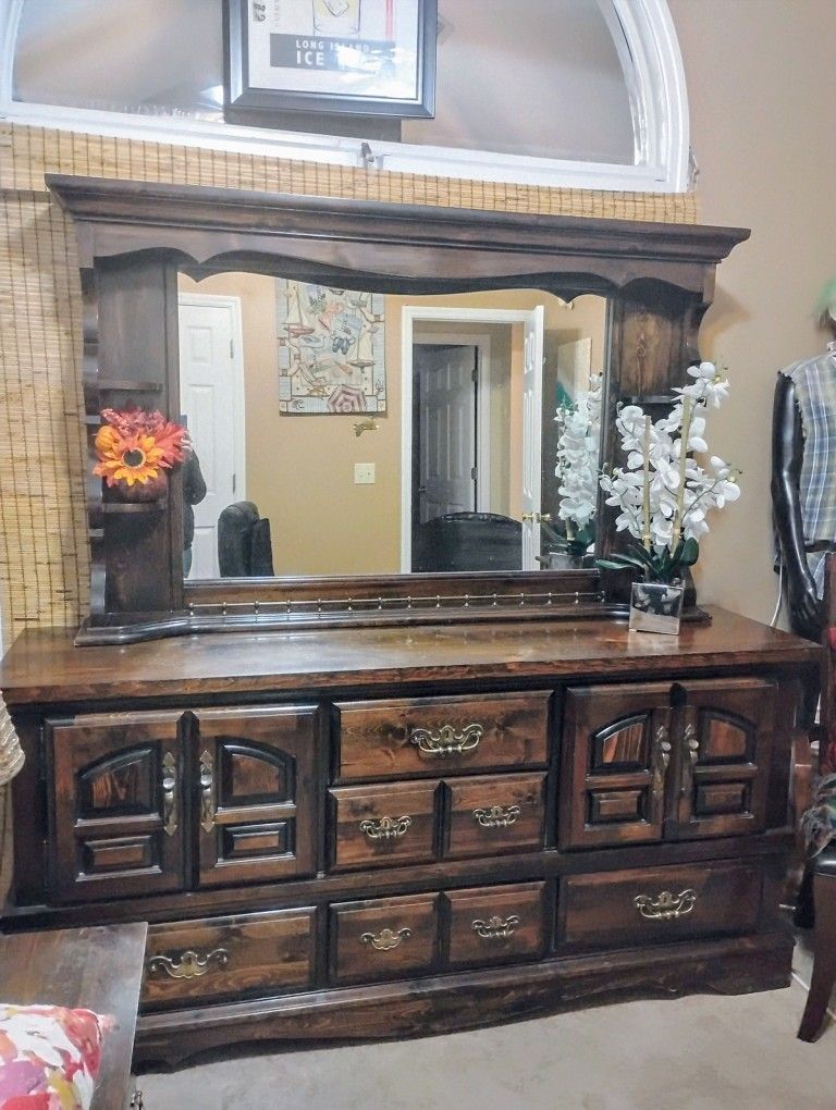 Queen Bedroom Suite