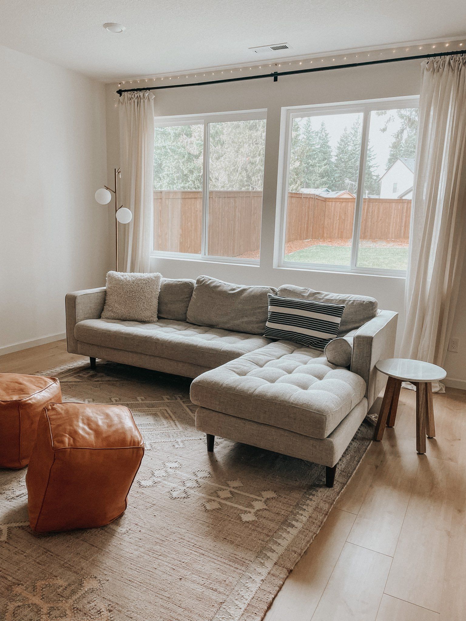 Article - Tufted Right Sectional Sofa