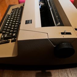IBM Selectric II Typewriter - Vintage - Electric 