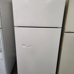 🌻Spring Sale! Hotpoint Top Freezer Refrigerator- Warranty Included 