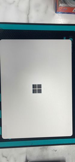 Microsoft Surface Laptop 2 I7 512SSD 