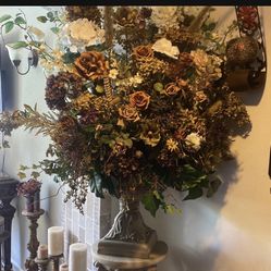 Beautiful Huge Flower Vase With Stand 