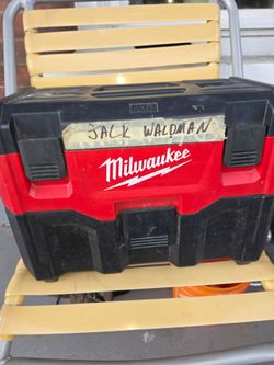 Milwaukee M18 Vacuum