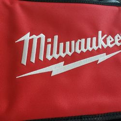 MILWAUKEE PADDED BOX / BAG/ SUITCASE STYLE WITH ZIPPER VERY NICE NEW 14 INCH X 9 INCH X 3-1/2 INCH