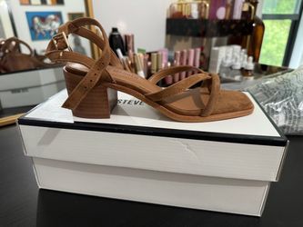 Steve Madden Suede shoe