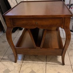 Coffee  Table  With  1 Regular Drower  and  2   hiden    drawers