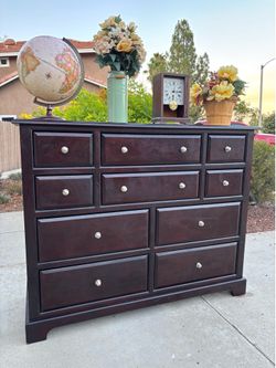 10 Drawer Modern Dresser Chest of Drawers Furniture Great Condition