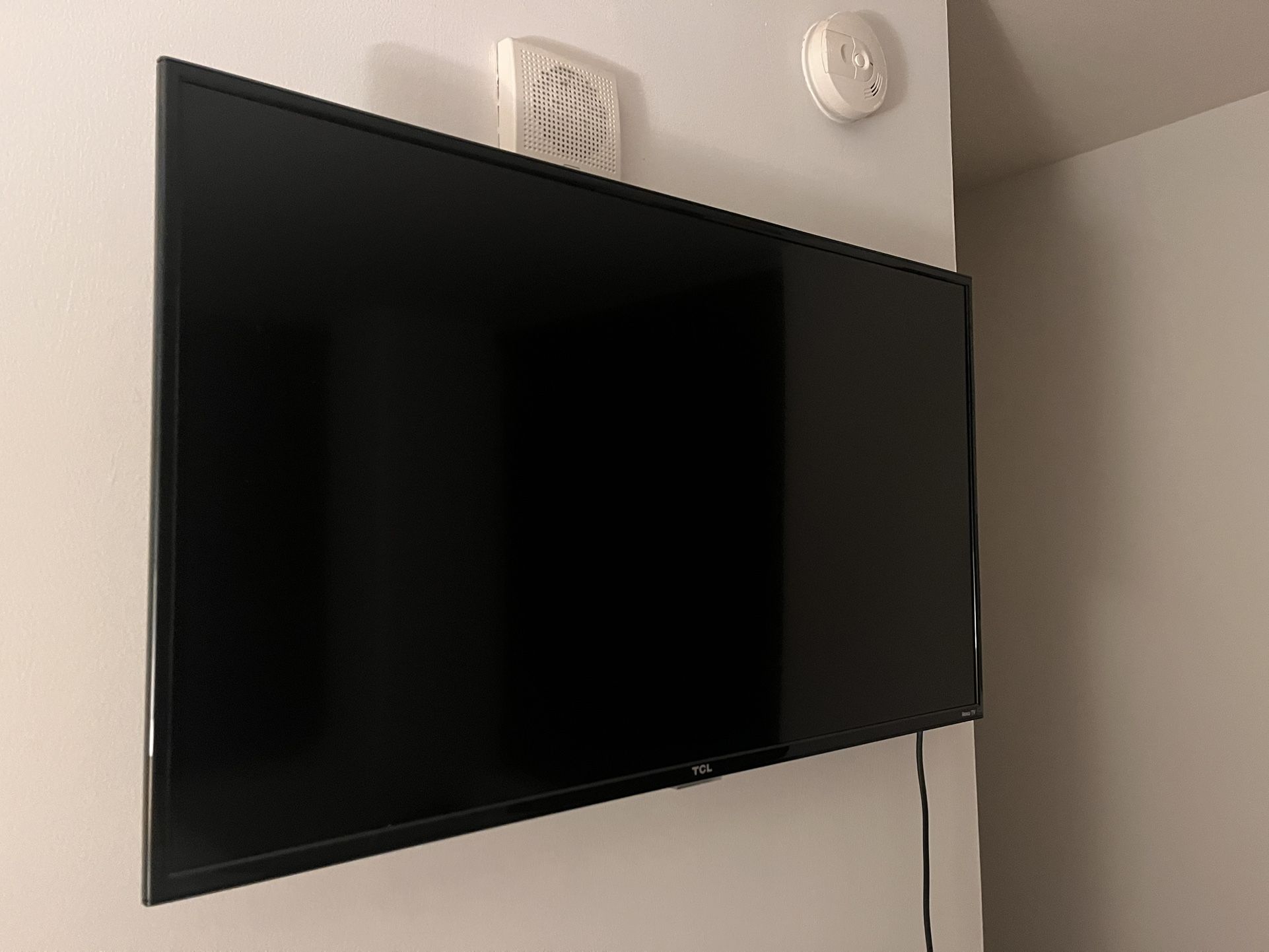 32” TCL Roku TV