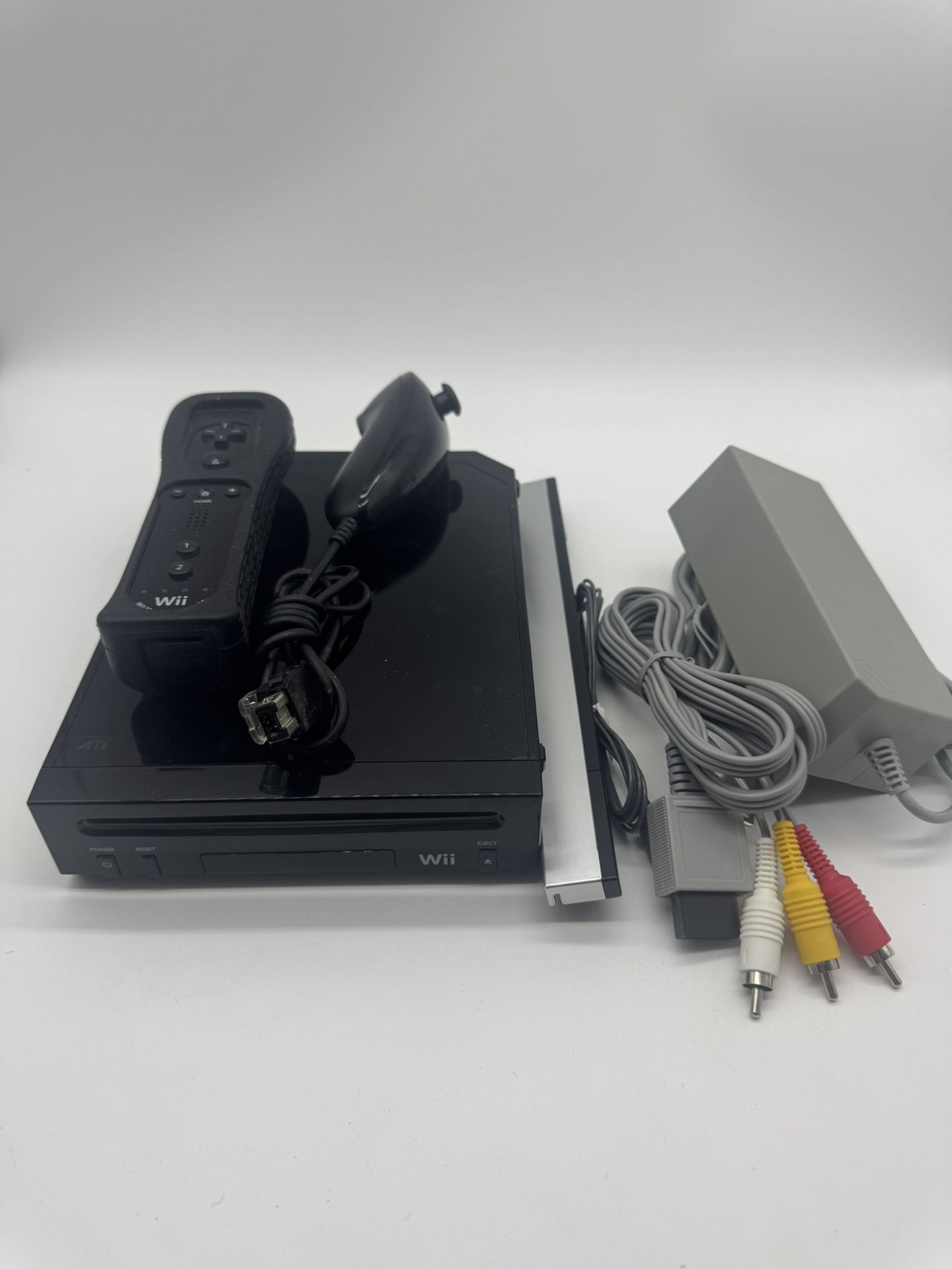 Nintendo Wii RVL-101 (USA/C) Console Bundle w/ Controller and Cables Tested