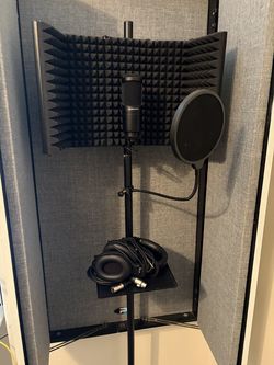 AUDIO TECHNICA at2020 microphone with stand and headphones