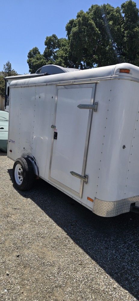 Enclosed trailer