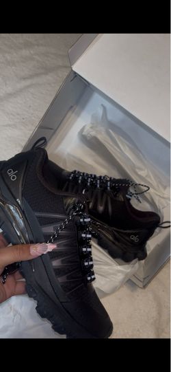 Alo trail shoes in black