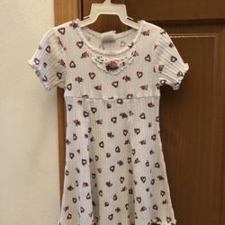 Girls short sleeve floral/hearts dress - Size 4T