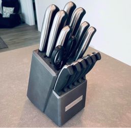 Complete 14-Piece Knife Set, Like New