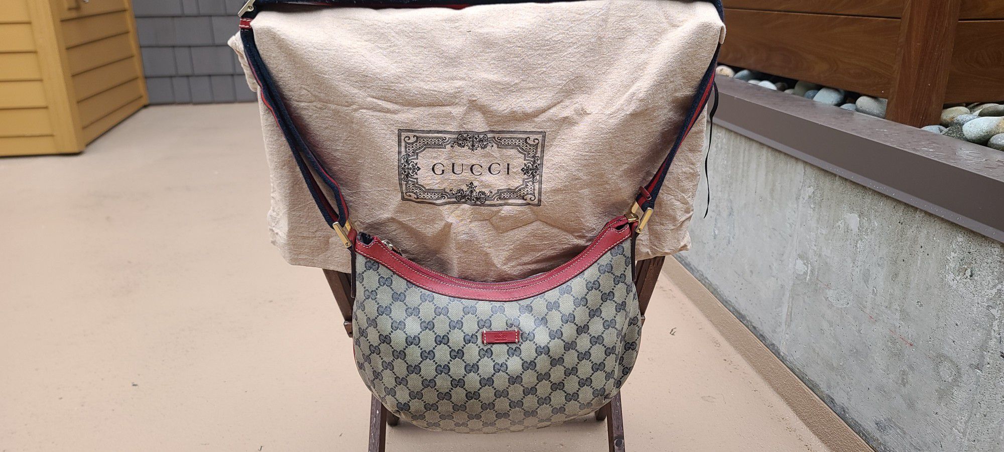 Gucci Authentic Cross Bag