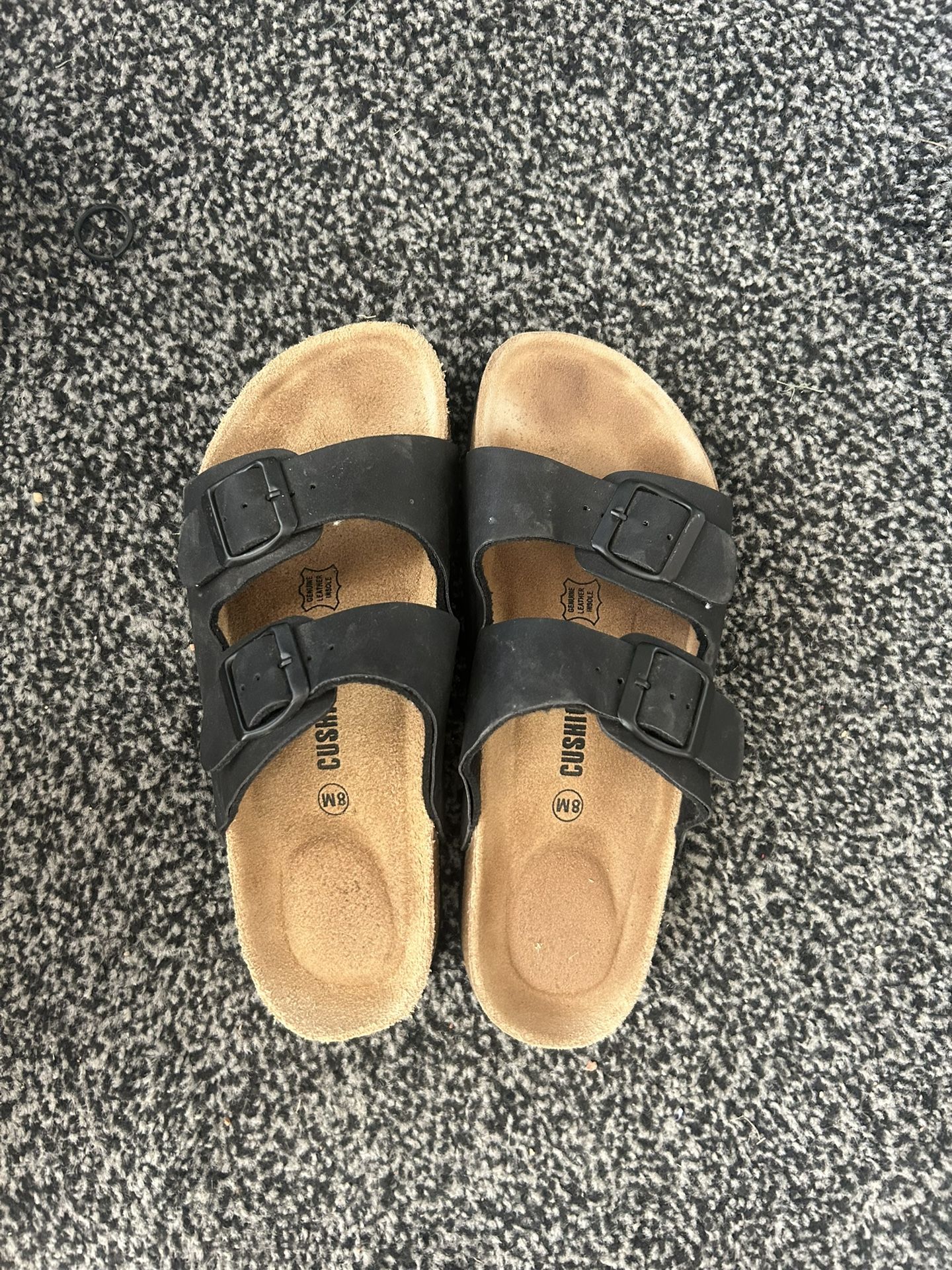 Cushionaire shoes size 8