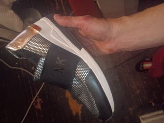 brand new women's size 8 MK shoes