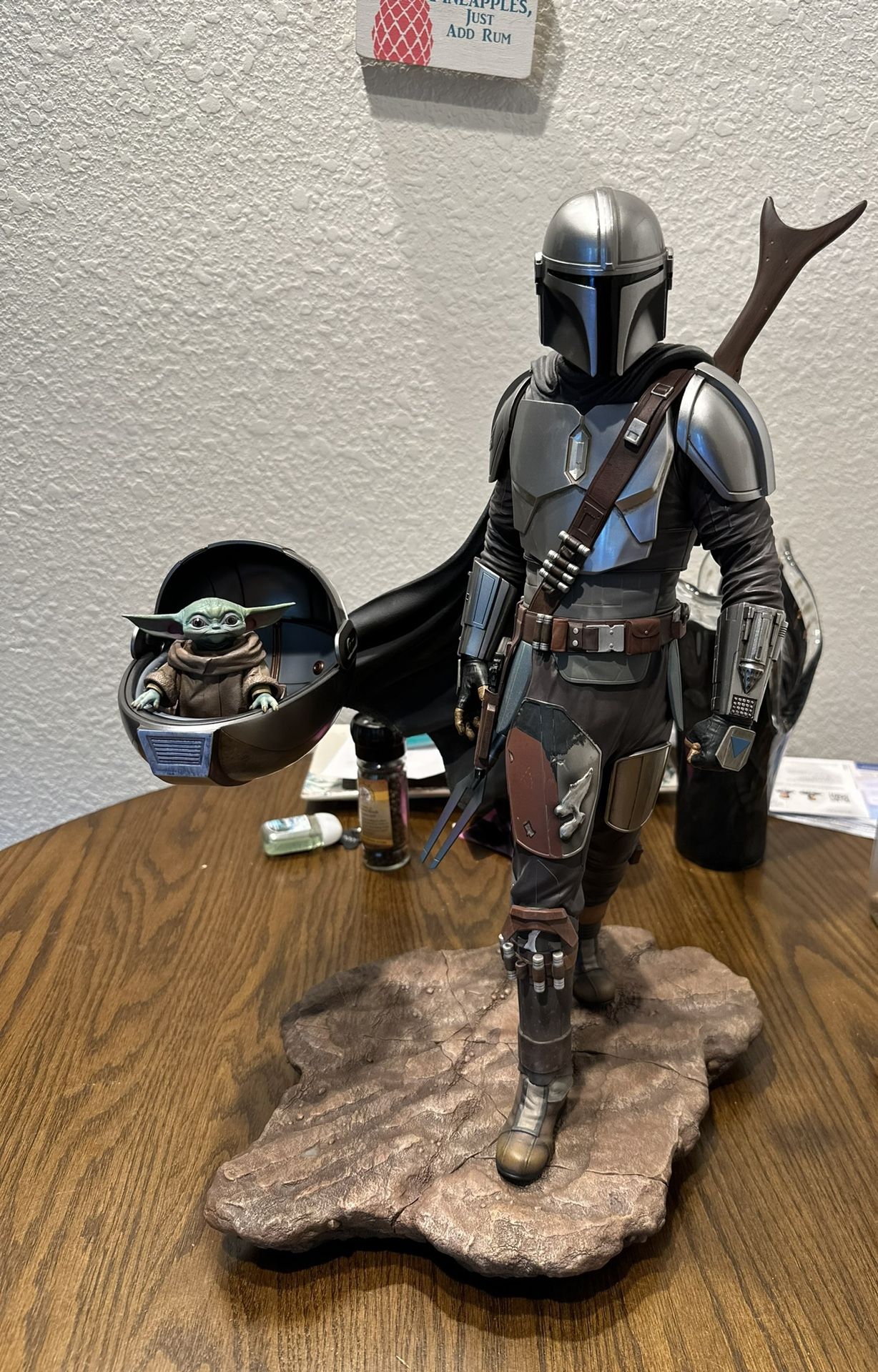 Sideshow Toys Mandalorian statue 