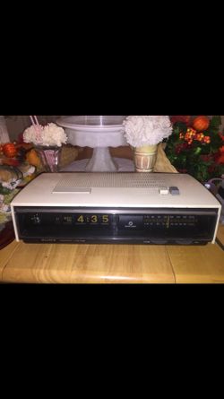 Vintage flip clock radio n calendar