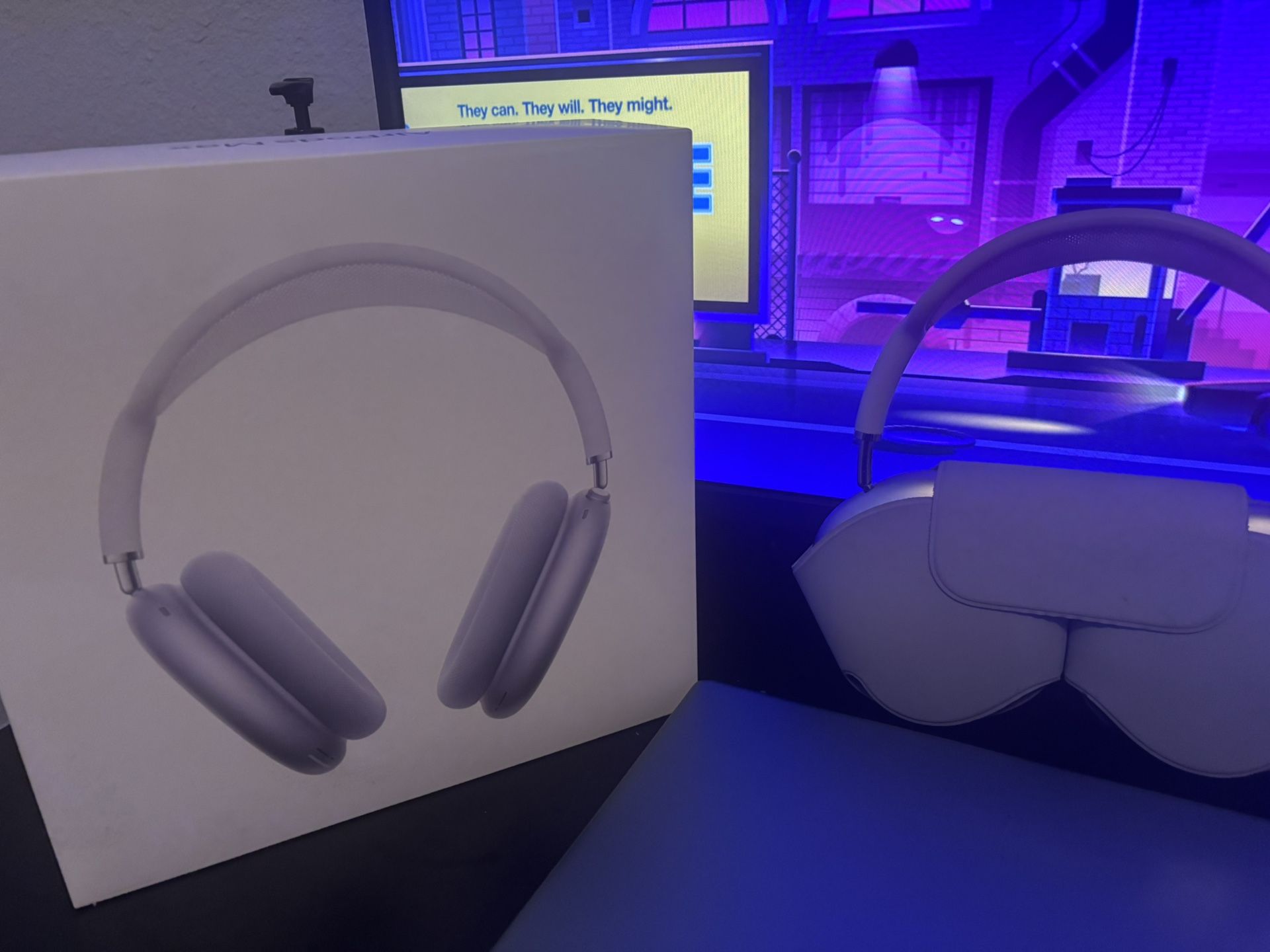 Airpod Max with charging case (Purple) 