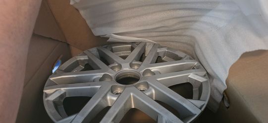 4x 18 inch wheels. Lightly used comes from a 2026 Tundra.