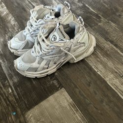 balenciaga runners 