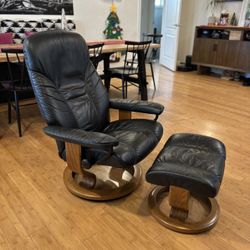 Stressless - Recliner + Ottoman
