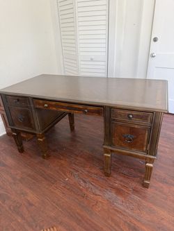 ✨ Like New Ashley Hamlyn Traditional Home Office Desk