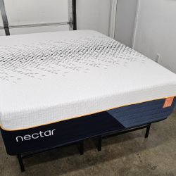 LIKE NEW! Nectar Ultra Hybrid Queen Mattress - Delivery Available