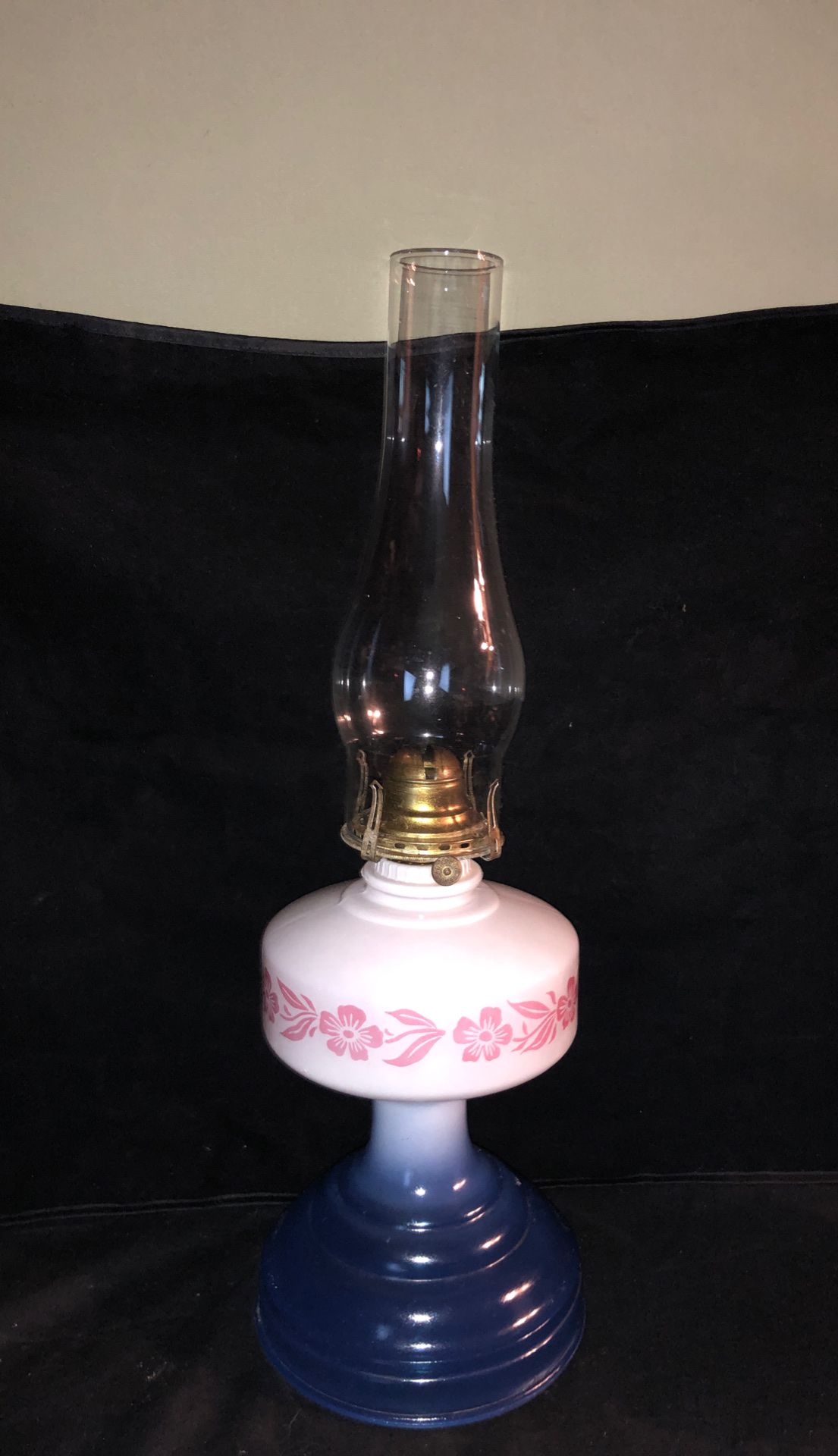 Plume & Atwood Risdon Antique Patriotic color oil lamp w/ eagle burner and clear chimney