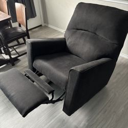 Single Recliner chair (PICK-UP ONLY) 